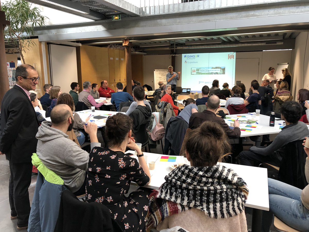 Passage à l’ouverture de la 2ème journée de formation du panel de citoyens « tous acteurs pour mieux respirer à Lille » à la #MaisonDeLHabitatDurable <a href="/VilleLille/">Ville de Lille</a>. Une démarche engageante entre la ville et ses habitants. #participation #climat #air