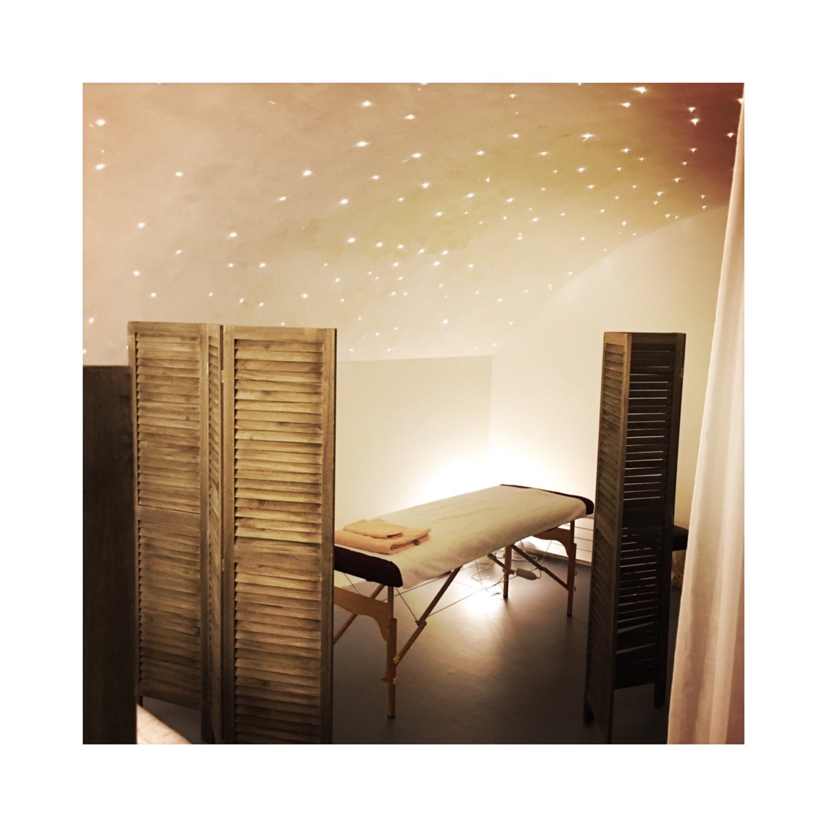 joly_days's tweet photo. 🌸Le week-end, on a envie de prendre du temps pour soi ! 🌸 Et si vous veniez vous faire chouchouter aux Joly Days des 13 et 14 avril ? Inscriptions sur le site ! massages @eecoleesi soin visage @Sanoflore maquillage @NudeByNature coiffure @DavinesFrance. Et quelques surprises ! https://t.co/8fAYqw554P