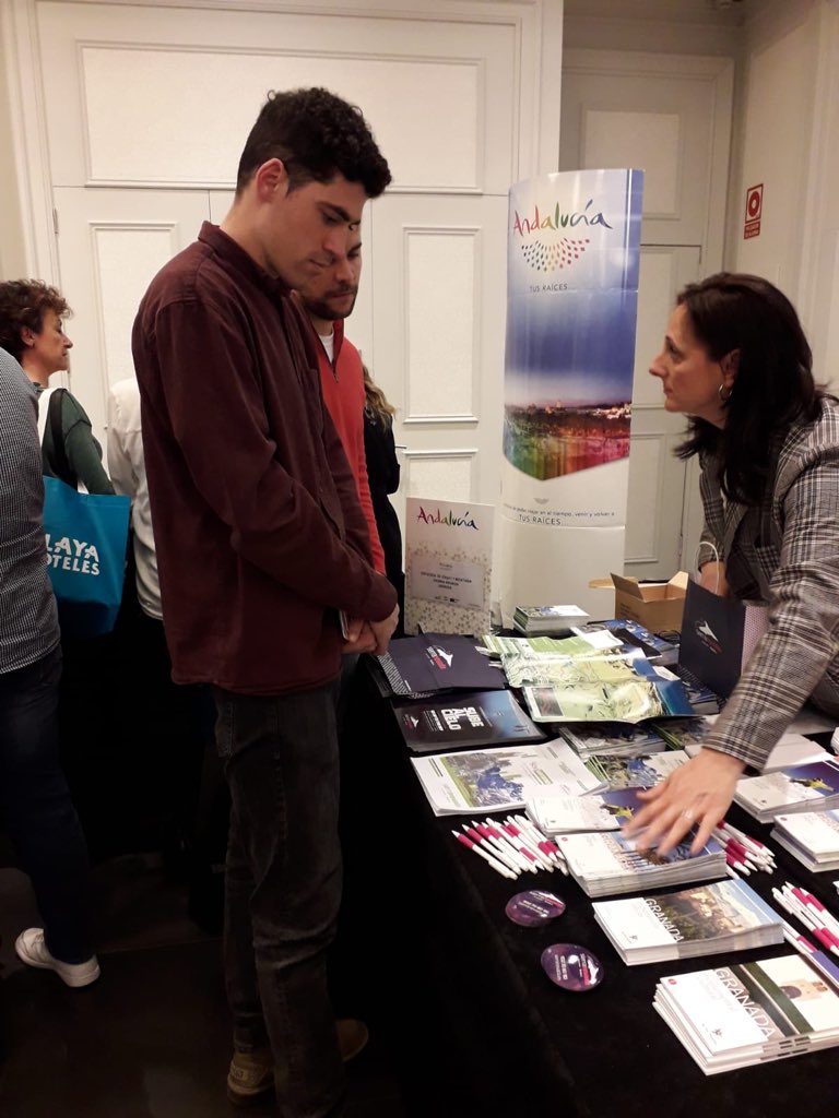 turgranada's tweet photo. La provincia de #Granada no deja de mostrar sus “senderos” y oferta de #turismo para tod@s por tierras de España. Esta semana hemos participado con un grupo de empresas del Sector en las Jornadas de @andalucianet en Aragón y Madrid !! Todo un éxito de participación.  #milyuna 😃 https://t.co/kKlQ27SMkJ