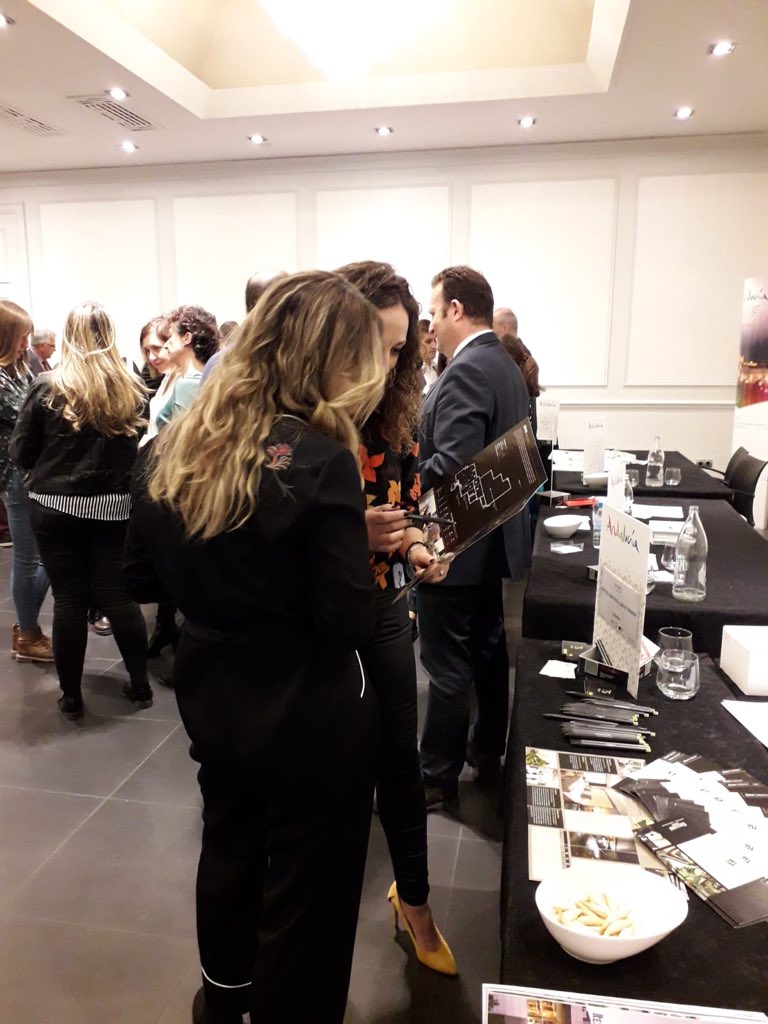 turgranada's tweet photo. La provincia de #Granada no deja de mostrar sus “senderos” y oferta de #turismo para tod@s por tierras de España. Esta semana hemos participado con un grupo de empresas del Sector en las Jornadas de @andalucianet en Aragón y Madrid !! Todo un éxito de participación.  #milyuna 😃 https://t.co/kKlQ27SMkJ