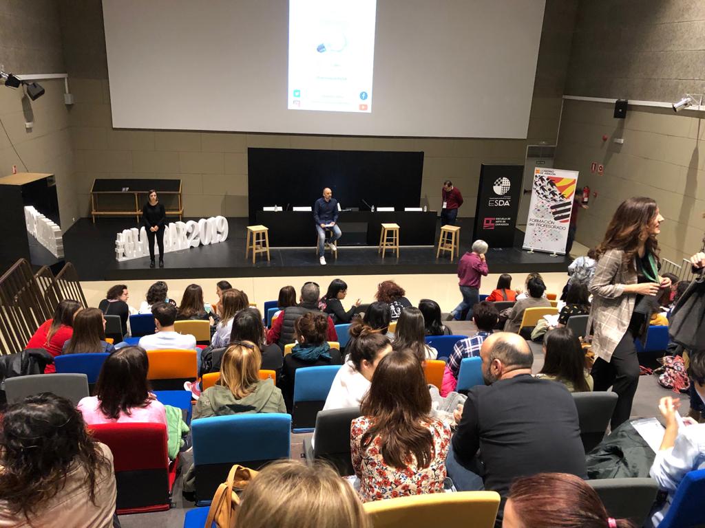 dgafprofesorado's tweet photo. Comienza #Globbar2019 con la bienvenida de @tomasguajardo y @GustavoArceFust Máxima expectación y muchas ganas de polinización. Efervescencia colectiva. @GobAragon @MaytePerez2 https://t.co/l6bcxKCYeN