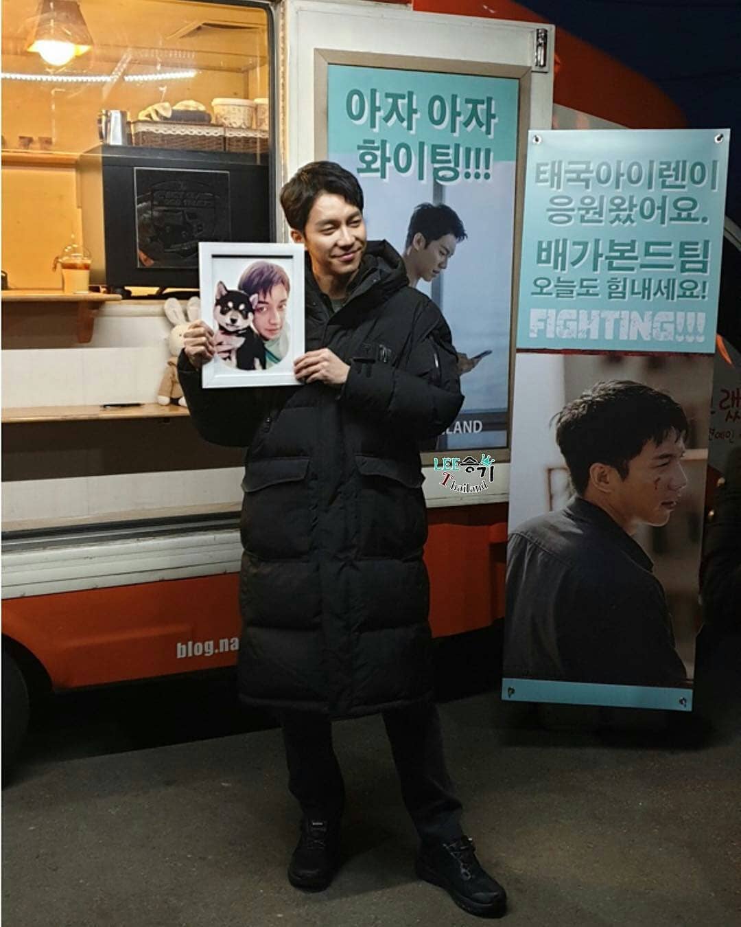 D25KJorVYAI1bqc.jpg:large