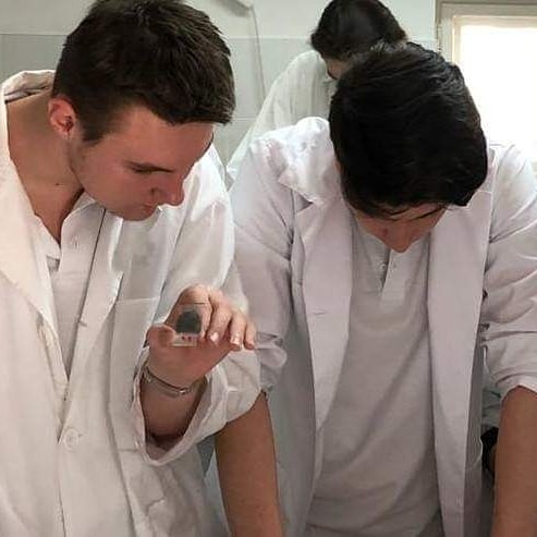 CSBucharest's tweet photo. Year 12 AS Chemistry and Biology students had a bit of sleuthing to do in order to solve a whodunnit cross-curricular mystery. By putting their Chemistry and Biology know-how to practical use, students further prepared themselves for their AS-Level exams coming soon!#CSBScience https://t.co/0cUgzzlYgC