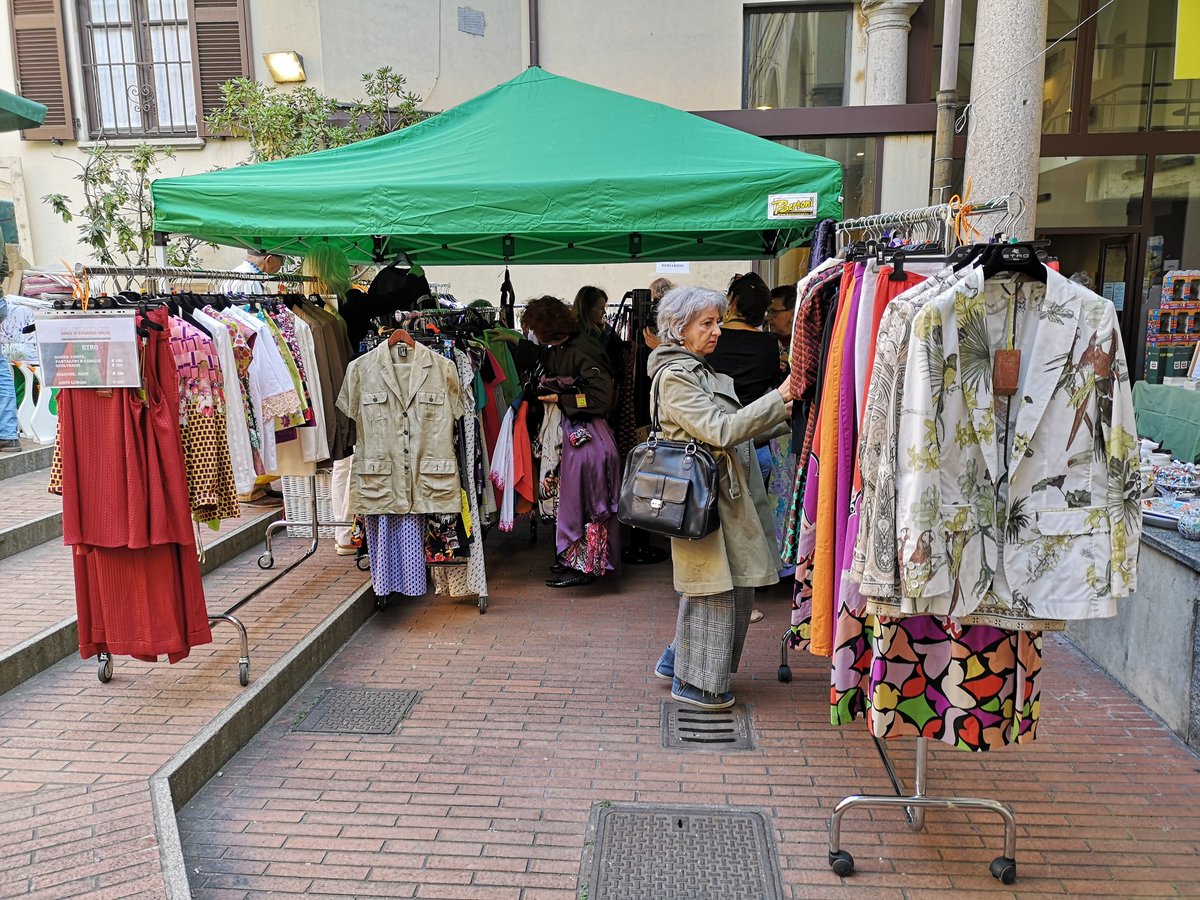 gianninastar14's tweet photo. Here we are! #Floralia #SanMarco #Brera #AmicidiEdoardo #onlus #primavera #etro #patriarca #liola #vintage VI ASPETTO!!! https://t.co/fAqbpTazIN