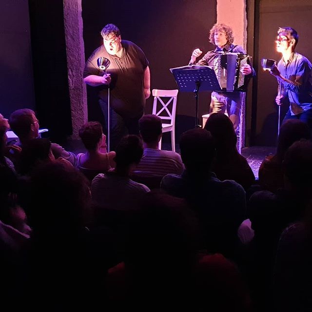 l_improvidence's tweet photo. Gazette tous les soirs jusqu'au 6 avril 
un carton!

https://t.co/H1EaAWSRFo 
#Improvidence #humour #culture #impro #leprogreslyon https://t.co/za1nDpQNwK https://t.co/WUojBPUDvM