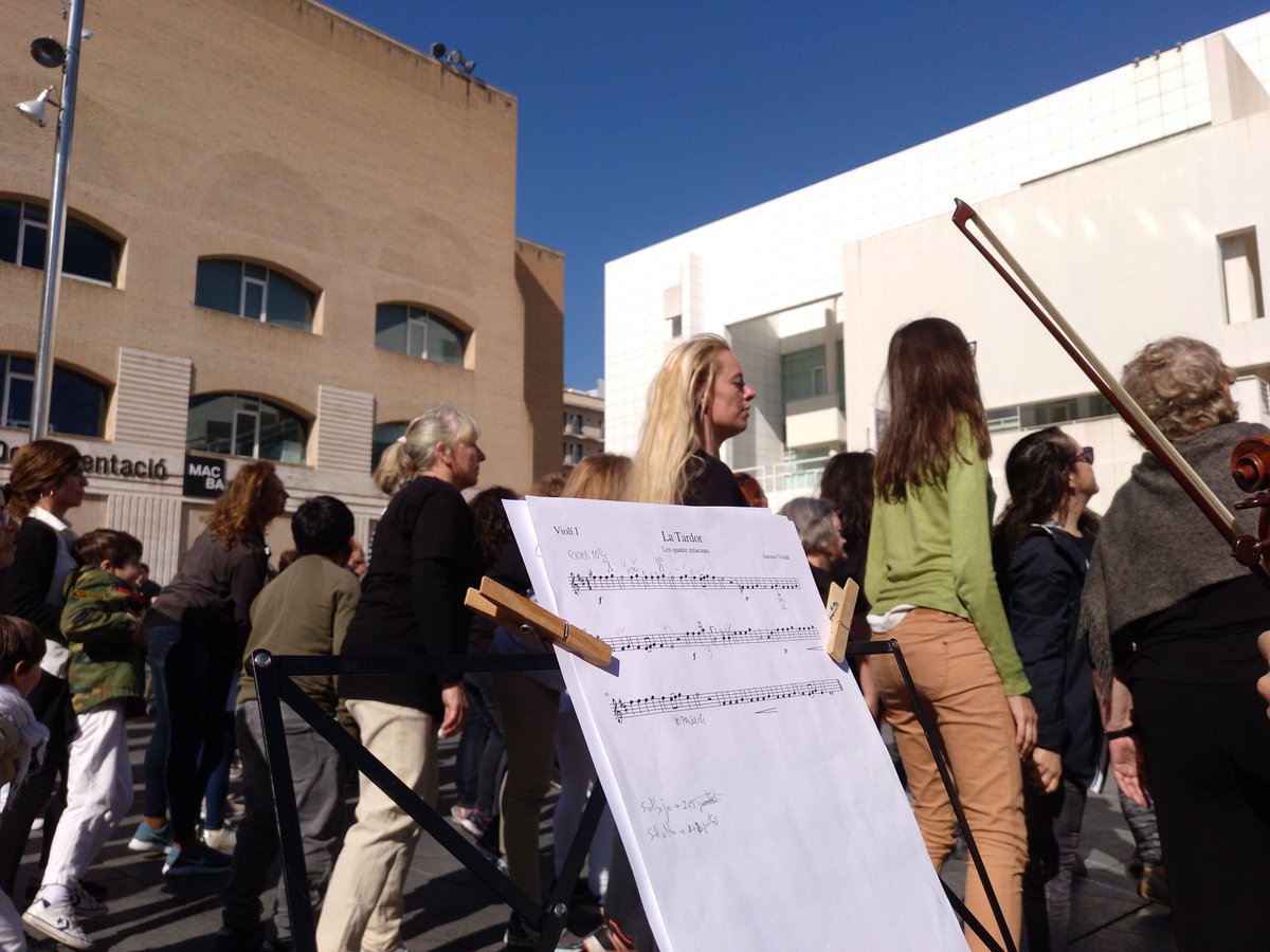 Quina emoció!!! Us esperem a les 12.30h davant del MACBA! #QuinzenaMetropolitana!
Amb <a href="/lacalderabcn/">lacaldera</a>, #Barrisendansa, 
@IliacanDansa, 
<a href="/LEMiJPC/">Lescolademusicsijpc</a>