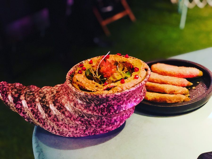 GuzzlerKitchen's tweet photo. Pyaaz ki Kachori with Hummus #guzzlerkitchen #recipes #easyrecipes #cookingvideos #recipe #cuisine #kachori #deliciousfood #delicious #tasty #spicy #cooking #indianfood #foody #spicyfood #foodlover #foodporn #foodphotography #foodie #foods #videos #eat #hummus #hunger #Foodies https://t.co/izxDeD0aSc