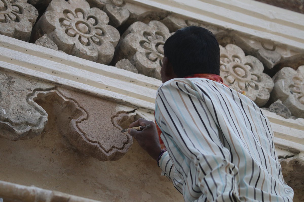 qutb_shahi_park's tweet photo. Craftsmen restoring the historic ornamental plasterwork on the mausoleum of Hayat Bakshi Begum
.
.
#architecture #conservation #heritage #plasterwork #limecraftsmanship #qutbshahitombs #qutbshahiheritagepark #hyderabad #RethinkingConservation https://t.co/E2KY3m6cZN