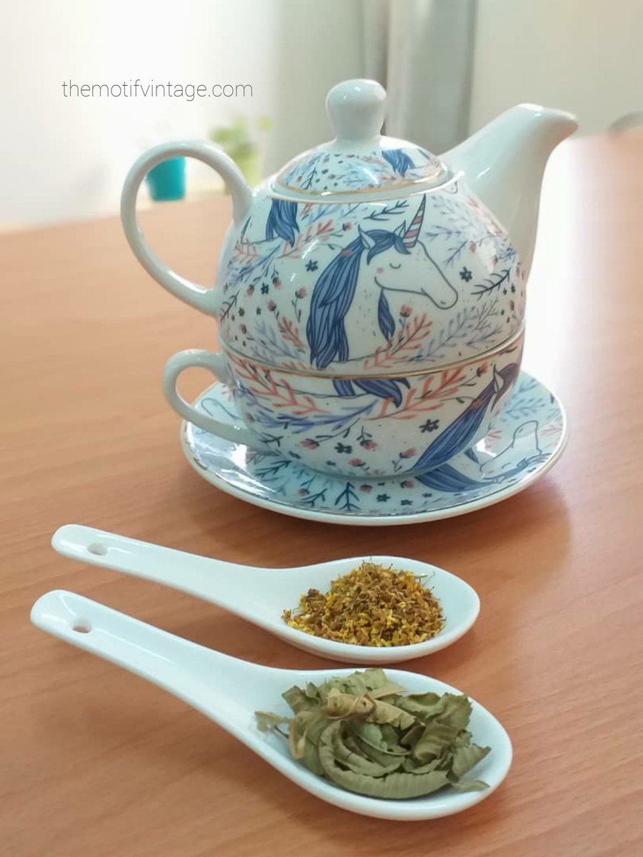 motifvintage's tweet photo. Today excited about receive a new tea pot set from closed friend who stay at oversea. Going to have a try with custom mixed blend now. 
Who wants to join together now? 
#new #teapot #customblendtea
#weekendtea #relax #happy #excited
#sweetosmanthus #lemonverbena https://t.co/5se9Btvazj
