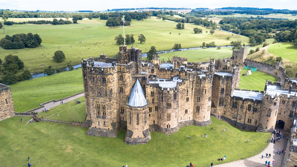 .@Alnwick_Castle is a must-visit for any #HarryPotter fans seeking to step onto a filming location! And you can stay right nearby too...
cottagesinnorthumberland.co.uk/alnwick-cottag…