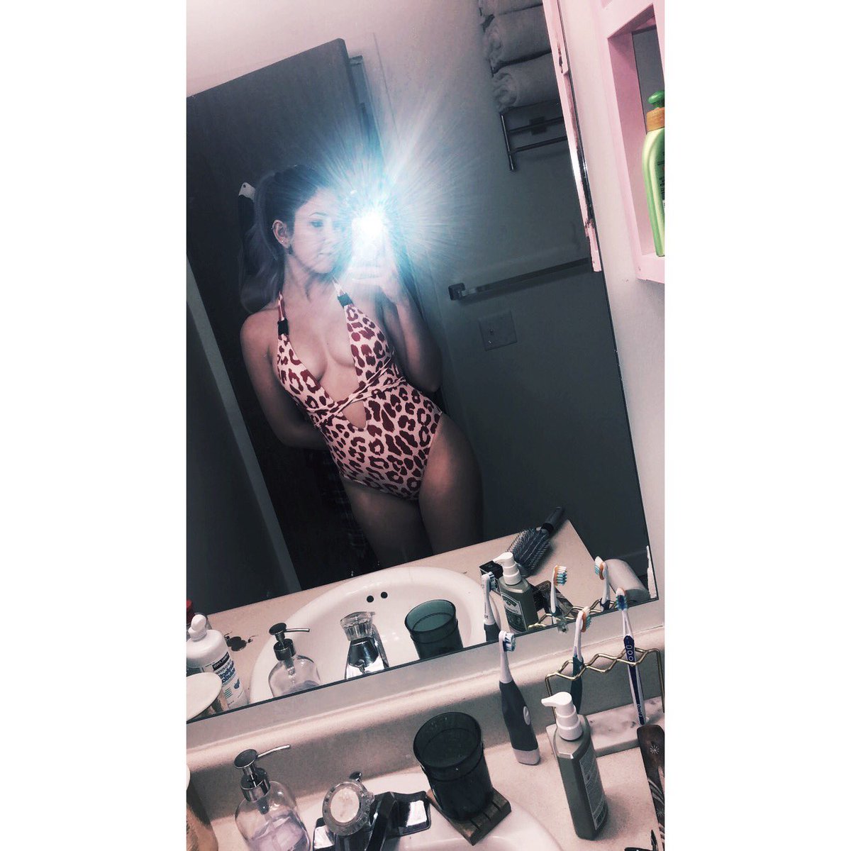 stardenia's tweet photo. early morning thotposting from ur favorite local 🐆 https://t.co/k6IoCFBXtj