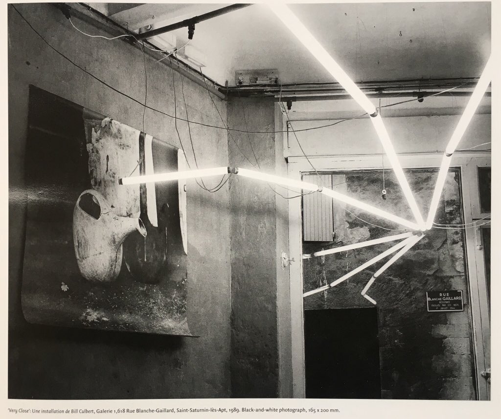 BLANCKARTVENOM's tweet photo. Bill #Culbert exposition «Very Close». Vue de l’installation dans ma petite galerie ”1,619 rue Blanche Gailard” à St Satunin-lès-Apt, en 1989. On avait même édité une cuvée de Côtes-du-Ventoux avec étiquette spécialement dessinée par Bill pour l’occasion. https://t.co/W8Eh4x4zpe
