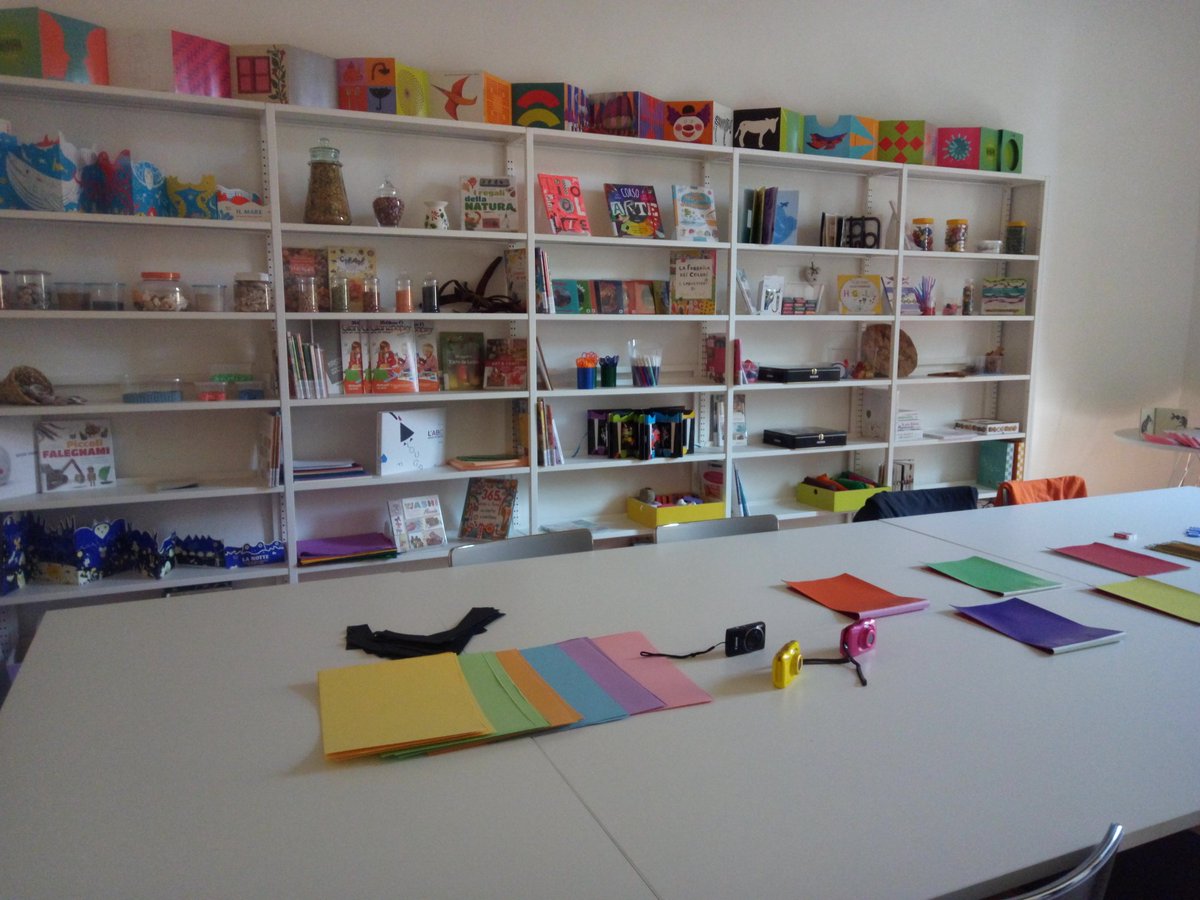 CalibroNewsroom's tweet photo. Sono appena cominciati i Piccoli Calibri! I sorrisi dei bambini riempiono l'aria di #CaLibro https://t.co/eaVGMs5RLm