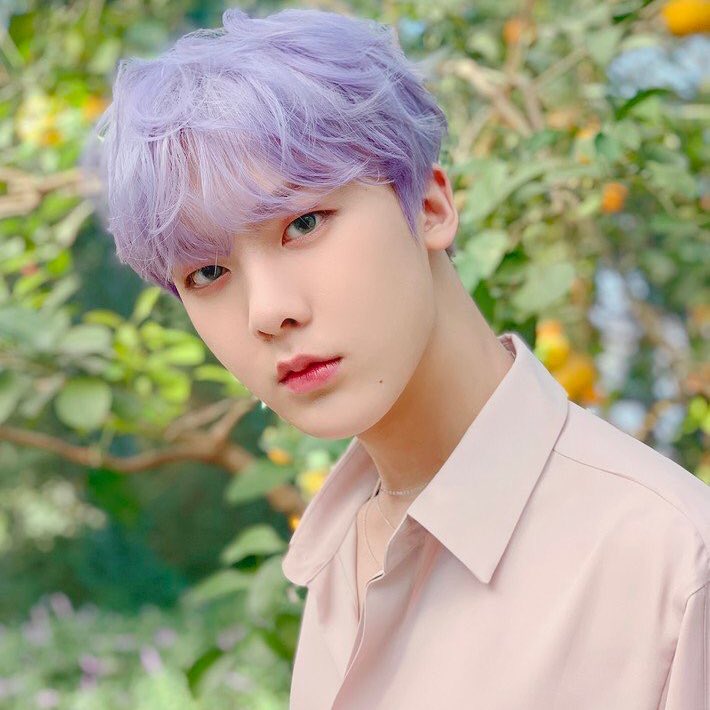 kindofvisual's tweet photo. why can jinjin take better pictures with his flip phone than their actual paid photographers https://t.co/378ihA0j6a