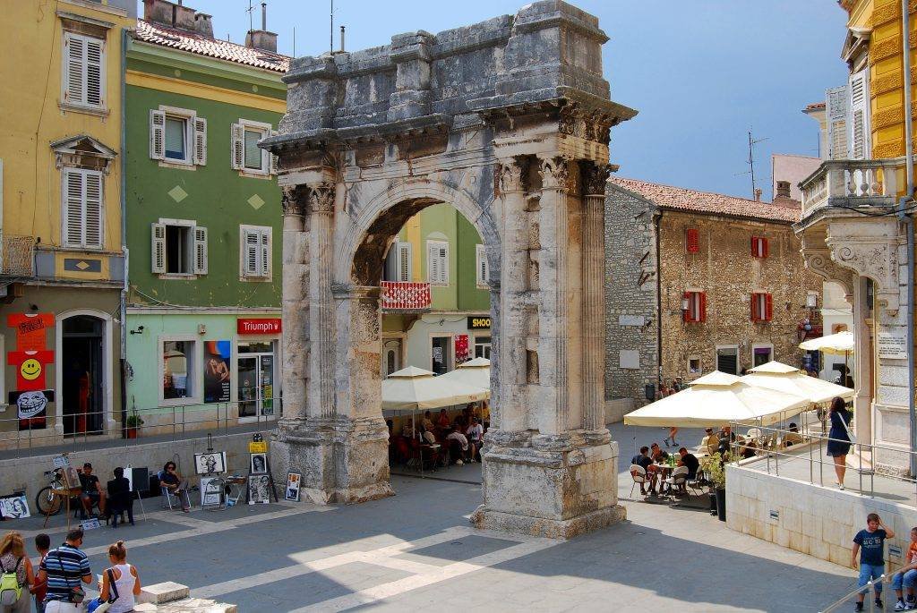 CroatiaMoto's tweet photo. Day 2: How about great ride, cold beer and nice evening in Pula⁉️ And day 3: Another great ride, cold beer and nice evening in Rovinj.
#mototourscroatia #feelcroatia #croatia #croatianislands #motorcycleguidedtours #guidedmototours https://t.co/RFJR2gjmr7
