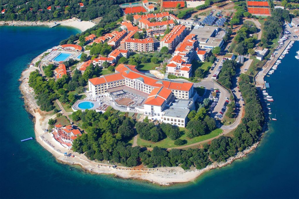 CroatiaMoto's tweet photo. Day 2: How about great ride, cold beer and nice evening in Pula⁉️ And day 3: Another great ride, cold beer and nice evening in Rovinj.
#mototourscroatia #feelcroatia #croatia #croatianislands #motorcycleguidedtours #guidedmototours https://t.co/RFJR2gjmr7