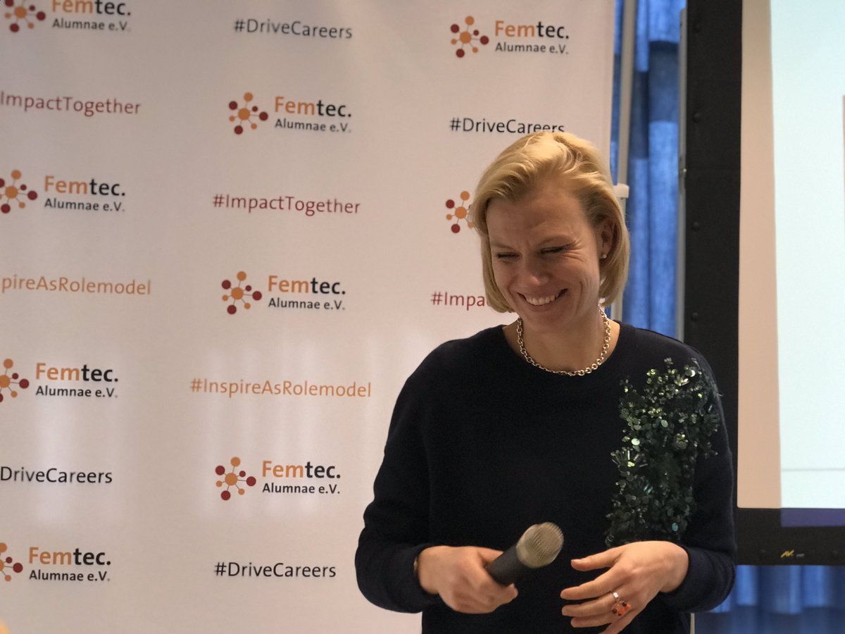 Luise_Kranich's tweet photo. @PIKAPODE stellt auf der #FTAlive die Leitsätze der @FemtecAlumnae vor: #ImpactTogether #InspireAsRolemodel #DriveCareers https://t.co/xZoZLhZxME