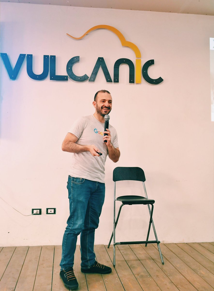 fede_miceli's tweet photo. @fnarceri #GoogleDeveloperGroup la community di sviluppatori che utilizzano tecnologie @Google ‼️ #gdgcatania @Vulcanic_Social @gdgcatania #gdg https://t.co/N5nfl14lbU