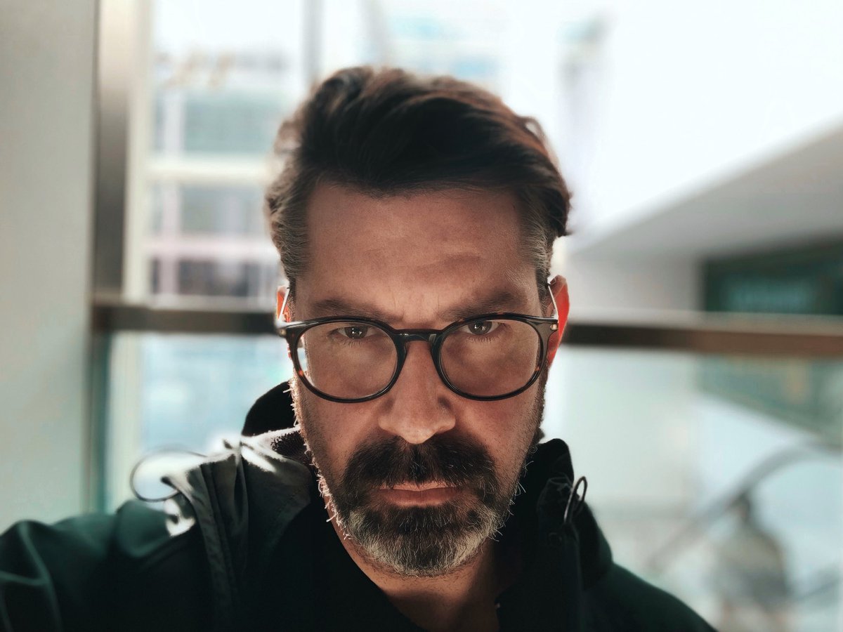 barrypaulh's tweet image. posed glances augmented by the sunlight, glass oculus reflect transliteration tear. 
Tears as society wanes...
With entrusted dishonest pursuit of certainty...#barrypaulh 

#makelifebeautifulagain #FashionModel #malemodels #editorial #portraitphotography #portrait