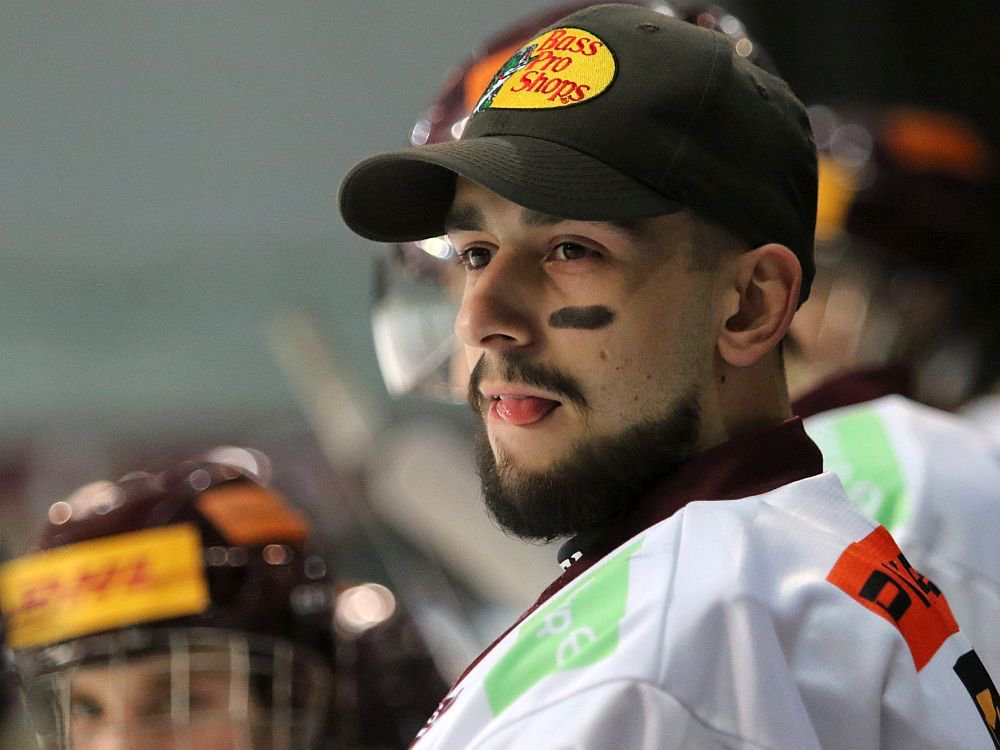 SvatoplukSamler's tweet photo. .@HCSpartaPraha @HC_Plzen 4:3 pr. #DHL #extraliga #juniori #tipsportarena 
https://t.co/7ihp33Hi2a
@robertzaruba https://t.co/U9NlW2JeZu