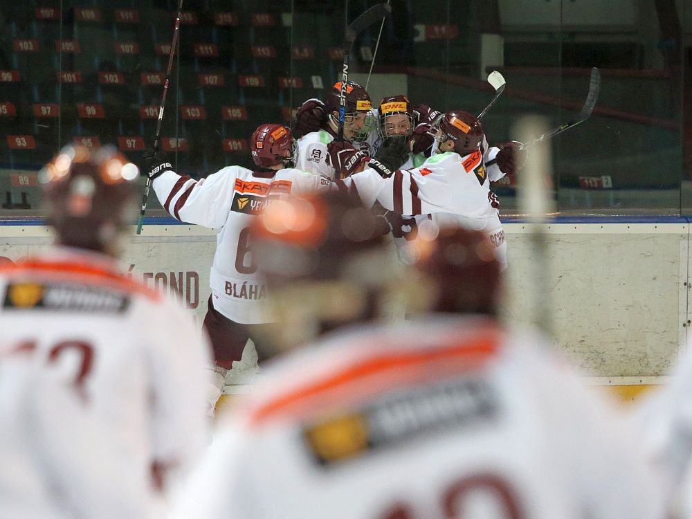 SvatoplukSamler's tweet photo. .@HCSpartaPraha @HC_Plzen 4:3 pr. #DHL #extraliga #juniori #tipsportarena 
https://t.co/7ihp33Hi2a
@robertzaruba https://t.co/U9NlW2JeZu