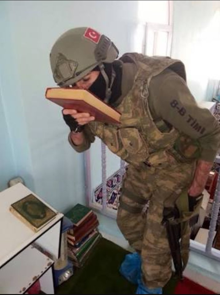 #UzmCvslarKahramandır VATANA,BAYRAĞA,EZANA,KUR'ANA YEMIN ETMIS YİGITLER.VATAN SAĞOLSUN🇹🇷🇹🇷🇹🇷🇹🇷🇹🇷🇹🇷🇹🇷🇹🇷🇹🇷