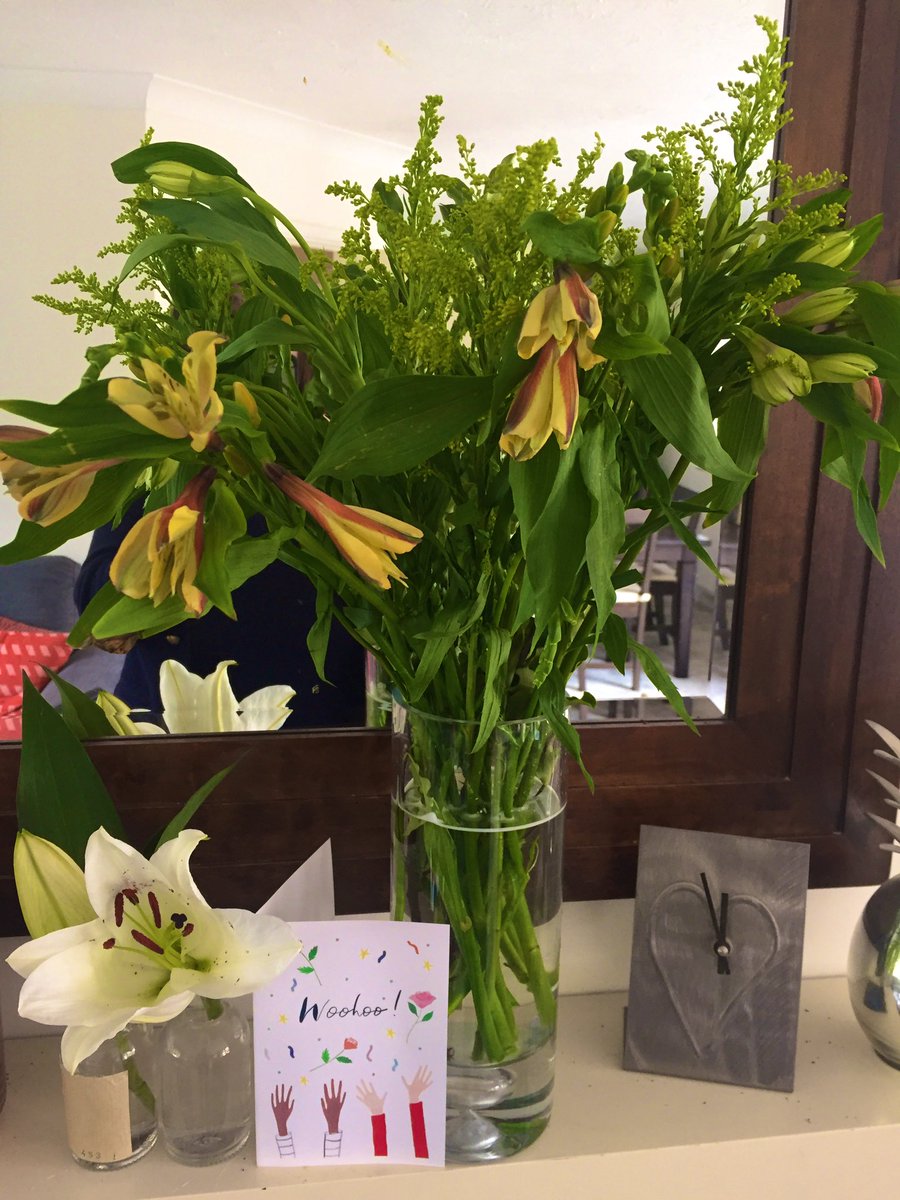drage_lisa's tweet photo. Good luck flowers making me smile this morning especially when they're from @rosiedrage1 and Lloyd 😘#FitSpace #family #newbusiness https://t.co/oZRkWlu07X
