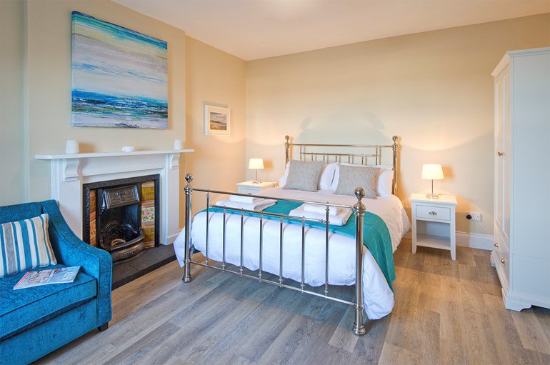 With stunning panoramic sea views, luxurious interiors and a plethora of local walks and attractions located nearby, Coastguard Watch is a fantastic holiday option in Seahouses: 
cottagesinnorthumberland.co.uk/cottages/coast…