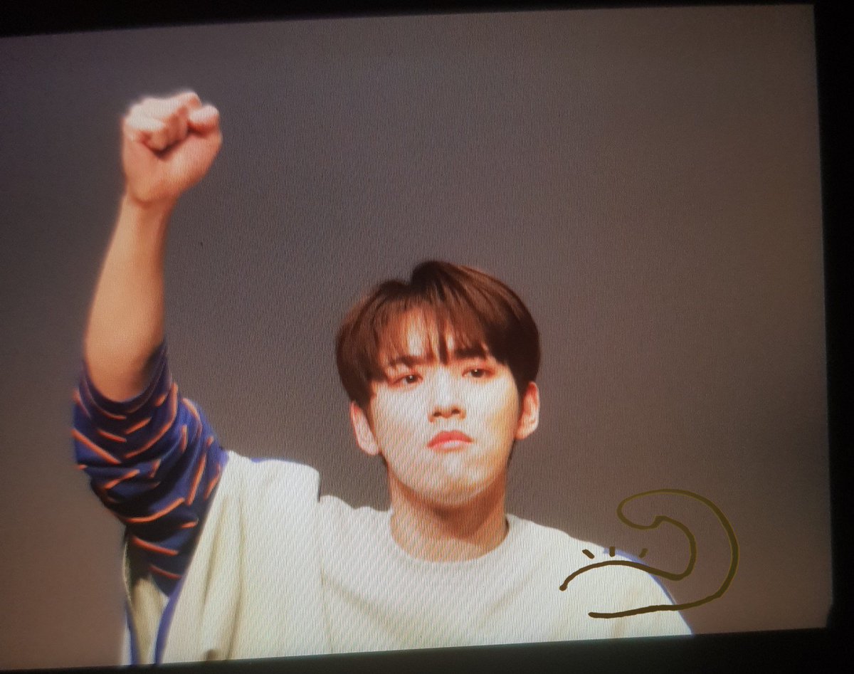 100per_hero's tweet photo. [19.03.29] 목동 팬싸 프리뷰 #종환  (@100per_jonari )  
모두 나를 찬양!! 조종환!👏🏻 조종환!👏🏻
#Still_Loving_You  #백퍼센트 #100percent #JONGHWAN #부카종환 #조나리 https://t.co/VDvQmqBjML