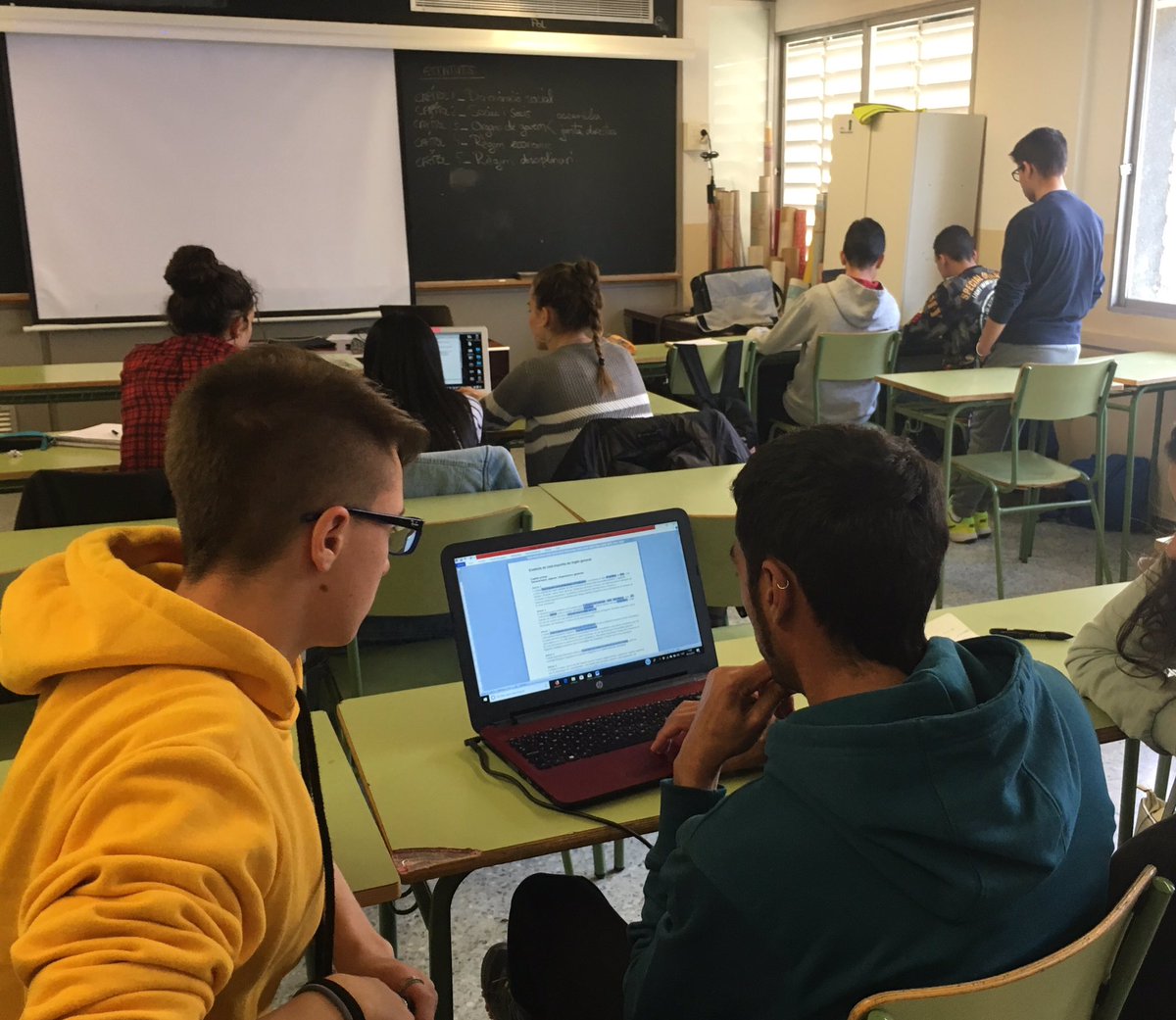 gusantos81's tweet photo. Formant a la @catalana_l a futurs Monitors Poliesportius per accedir al Registre de Professional de l’Esport. Curs d’iniciació a tècnic esportiu (CIATE) en Gestió d’entitats esportives. #ROPEC #superciate @cebllob https://t.co/Adm2qikCnP