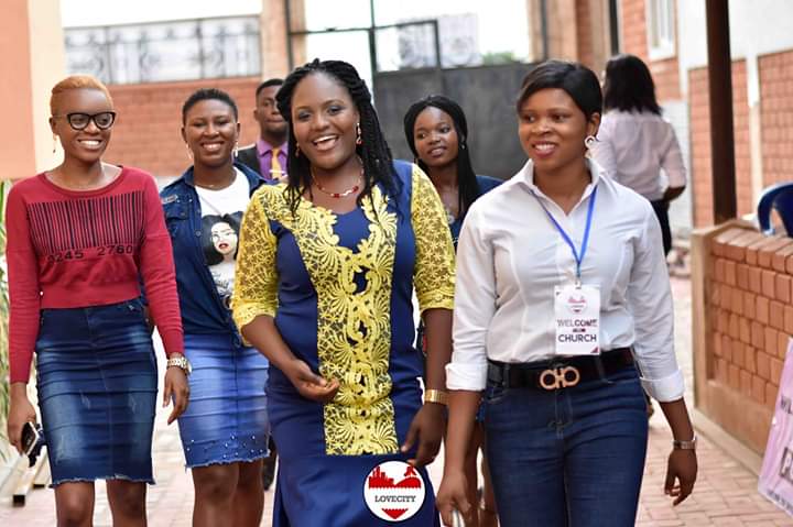 mummynina_1's tweet photo. #SistersConference is a wrap. @LoveCityChristainCenterNsugbe was on fire๐ฅMassive. That church is a #Movement @Udeh_Francis1 @NwamebeF @Chikezie234 #Enthrone is the next big thing. #SaturdayFeeling #TheMicLady #NinaSpeaks #Nina https://t.co/onFEYUVR8u