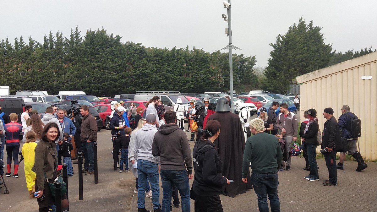 Erebus1197's tweet image. It looks like The Alliance have descended on #bristol #geekfest

#razerbus