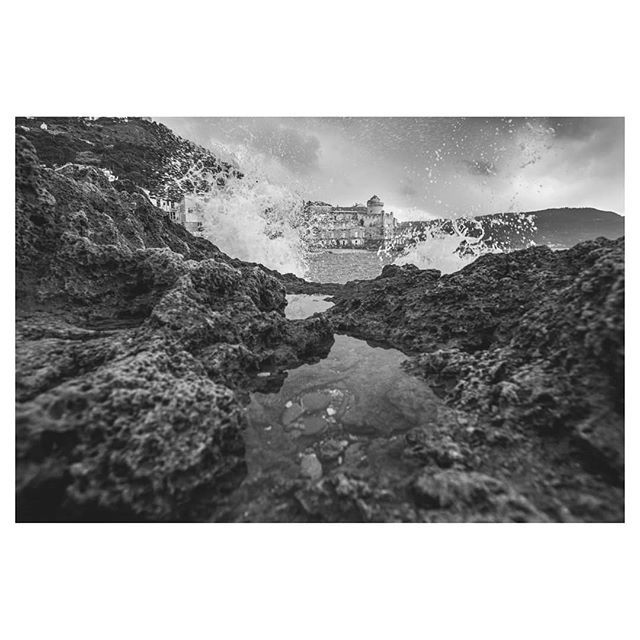 NicoDM_foto's tweet photo. Fra onde e architettura.
.
T 1/100 - F 5.6 - ISO 200 - 20 mm - 2018.
.
#cilentocoast #awfulmagazine #cilento #seaside #new_photoitaly #opendoorsgallery
#therawsociety #tinycollective #unknowperspective #goodvibes #blackandwhite #palepalmcollection #blackandwhitephotography … https://t.co/ZKqYT8kY8L