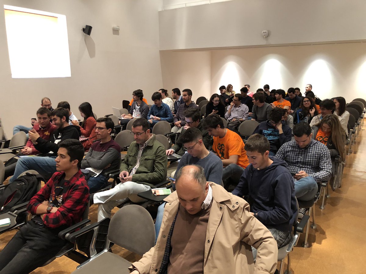jeslozrog's tweet image. Presentación de @pablogarguez en #ArduinoDay2019 @infouex @eii_uex sobre #Arduinoyun @SmartPoliTech y @SolEPCC