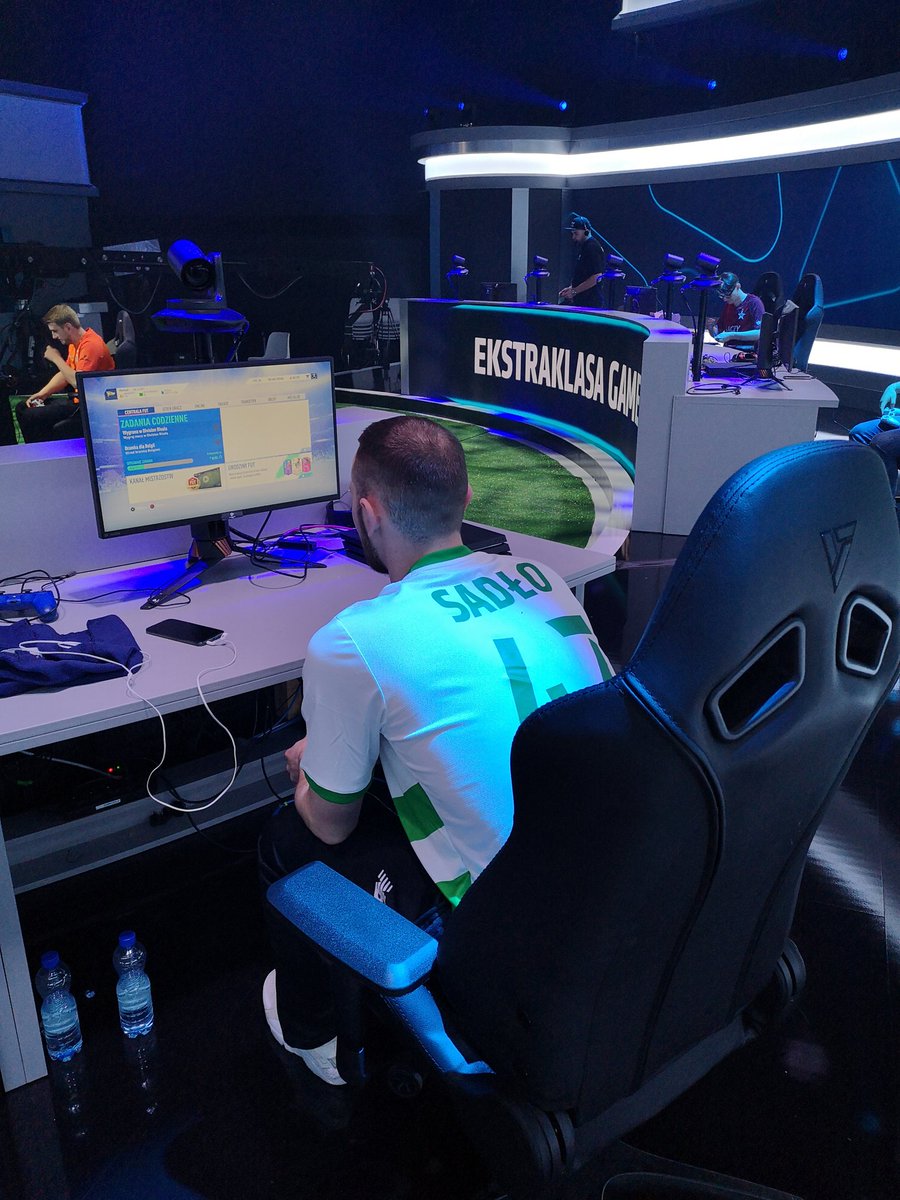 Już za moment rozpoczynamy drugą kolejkę #EkstraklasaGames!
😎💪🎮 W akcji Łukasz Sadi Sadło 🤙