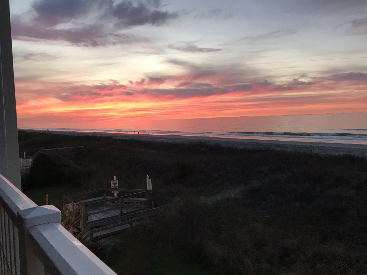 NUTC_Amherst's tweet photo. Good morning Easterns! Follow us @UMassUltimateM for superb tweeting by one of our parents #riseandgrind #yeahzoo #rollzoo https://t.co/zwLq2NNsoR