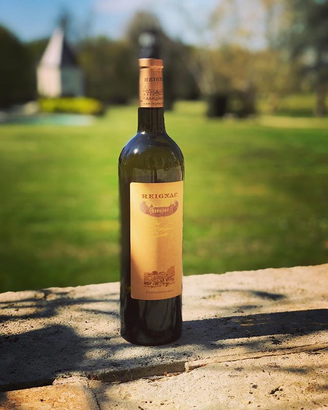 🍷Vous connaissez le @chateaudereignac ? Je vous en parle assez souvent ☺️ Cette propriété bordelaise s’est fait connaître lors de « l’incroyable dégustation » avec le jury européen dans son millésime 2001. À l’époque, ce vin est arrivé 2ème avec un p… ift.tt/2CJ2NYI
