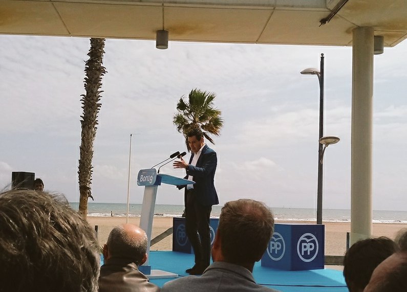 pplliria's tweet photo. En Alboraya @JuanMa_Moreno asegura que Comunitat Valenciana necesita un cambio en el Gobierno, devolver la ilusión a los ciudadanos, y ese cambio vendrá con @isabelbonig porque hay ganas de cambio #BonigPresidenta #PalabraDePresidenta https://t.co/xC25UsefUy