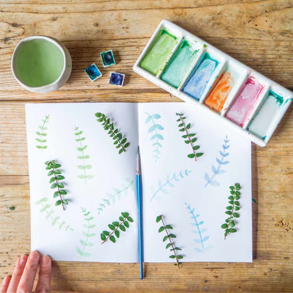 Today's @worldcraftweek theme is 'weekend makes'. What are you working on?⁣
⁣
If you'd like to have a go at painting, you can find this project on  calmmoment.com⁣
⁣
Sign up for a free craft mag download from worldcraftweek.com⁣

#worldcraftweek #makeitmindful