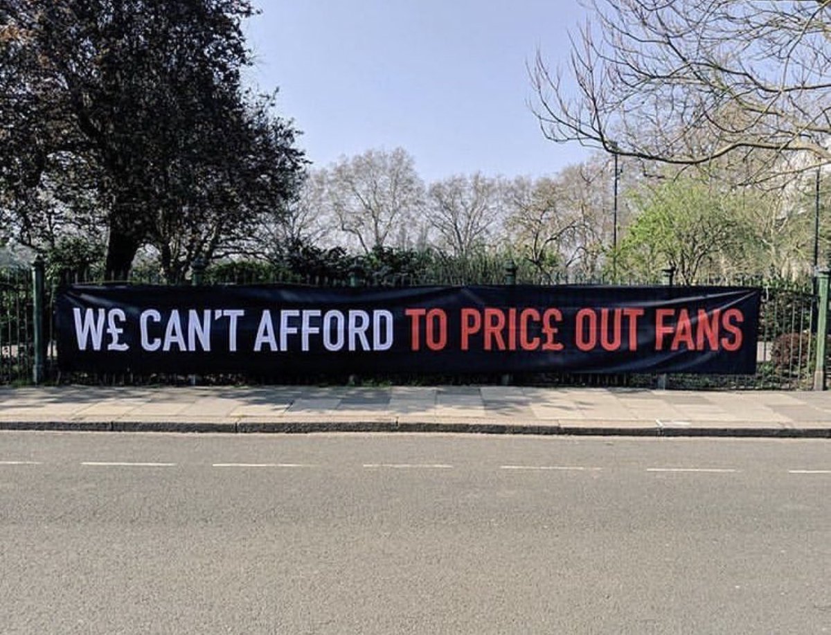Brilliant banner outside Fulham’s Craven Cottage this morning. 👏
