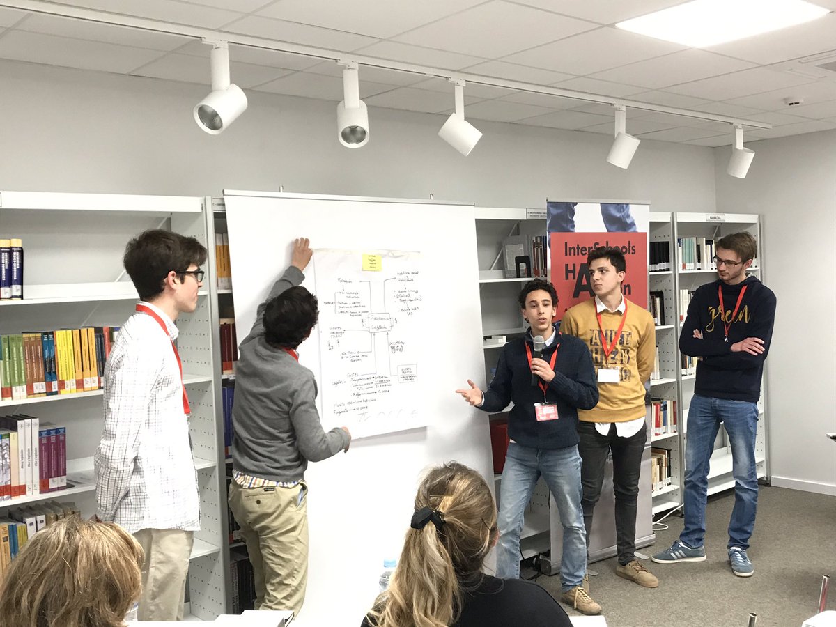 UEValencia's tweet photo. Presentando los proyectos de #HackathonUEV!
¿Qué grupos habrán elaborado las soluciones más completas a los retos propuestos por nuestros partners @CruzRojaEsp , @triodoses , @socialnest_org y @barriolapinada? https://t.co/CFMTmb7MW9