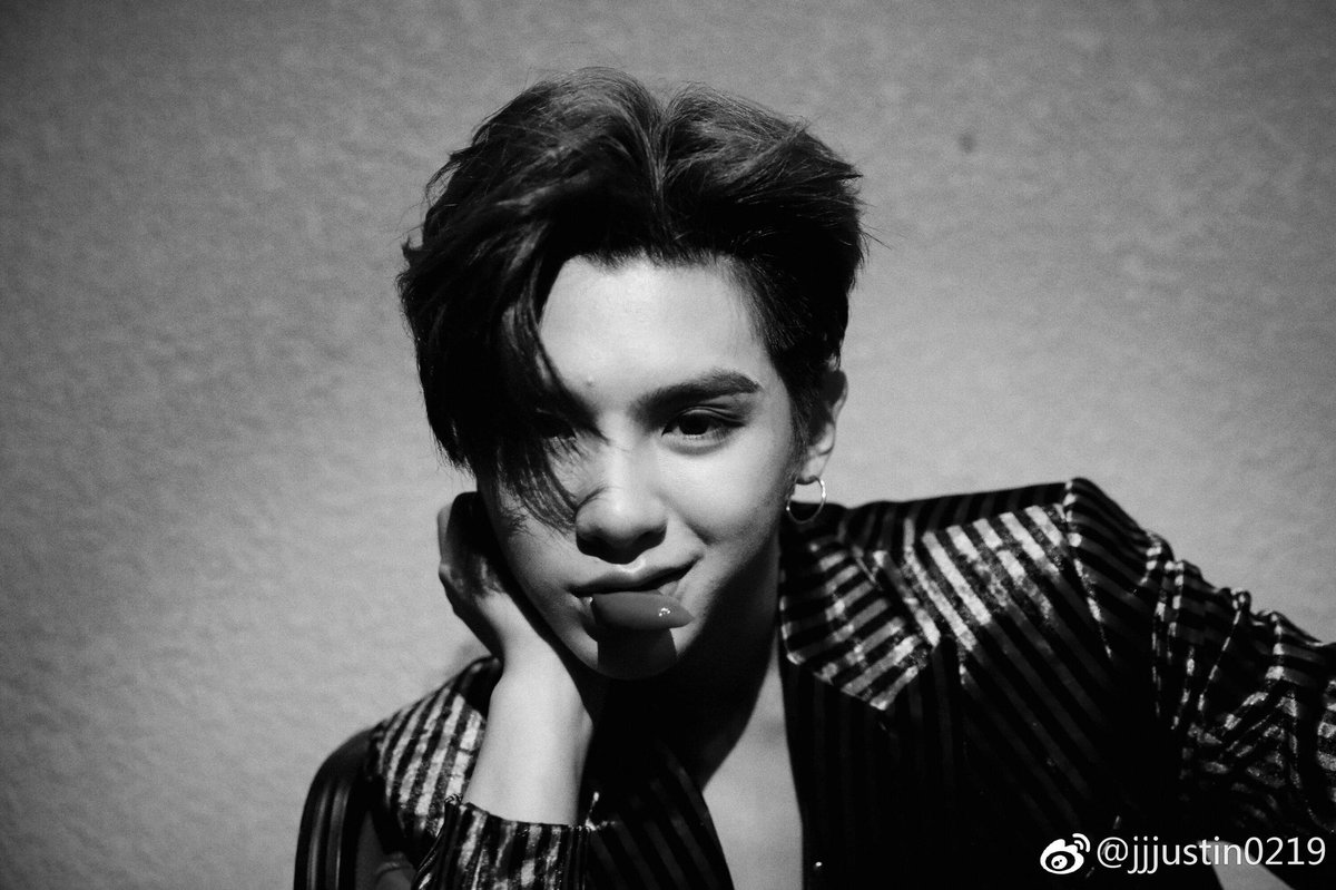 NINEPERCENTTH_'s tweet photo. 190330 JUSTIN weibo update🌟
 [trans] : 

“วันนี้มีความสุขมาก!
ทุกคนมีความสุขกันมั้ยครับ?
รักพวกคุณ!”

//ตินๆเเวะมาอัพเว่ย ให้ชื่นชมก่อนนอนค่ะ
#Trans9TH #NinePercent #JustinHuang #黄明昊 (3) https://t.co/URJOU0OXKV