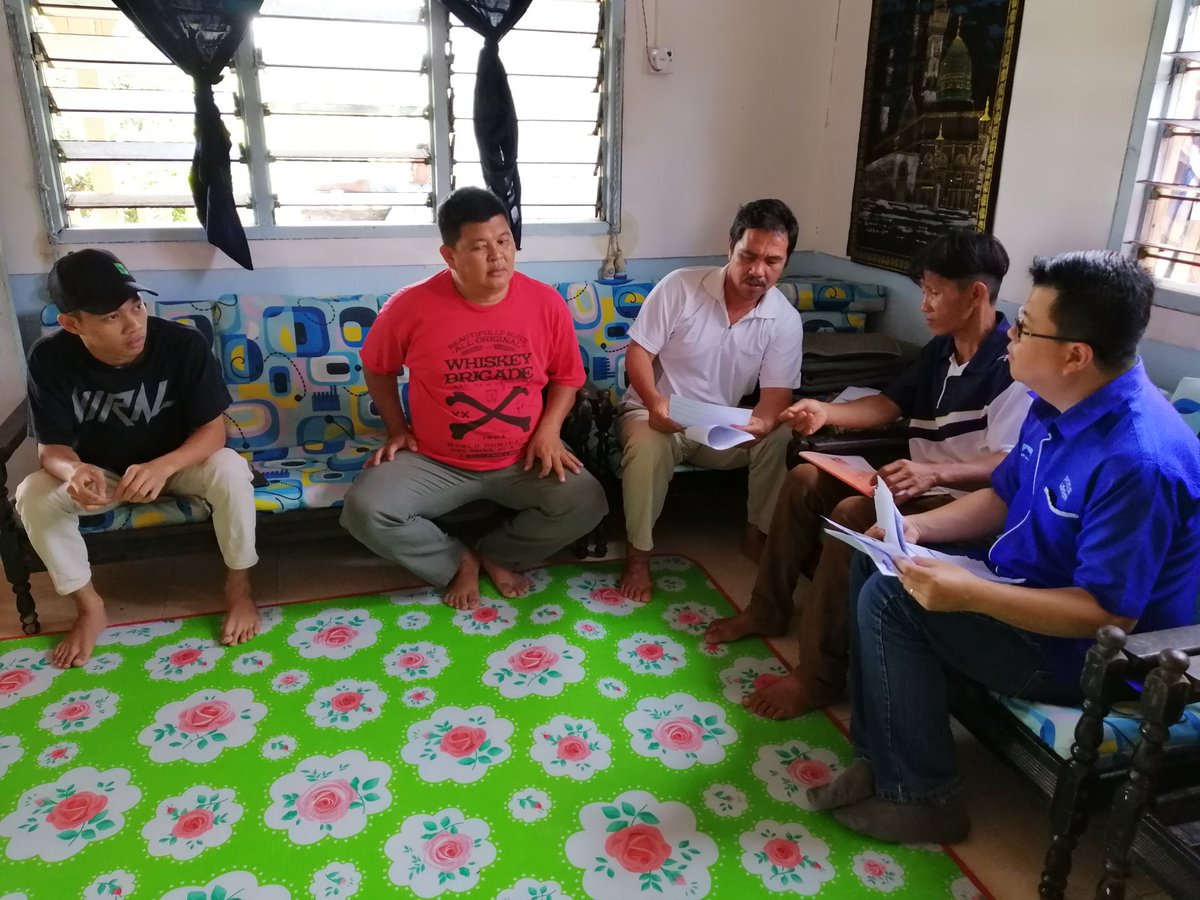 FerlitaUbara73's tweet photo. Penyerahan borang keahlian oleh Ketua Penaja Caw Sg Manila P4 kpd KB Upko Libaran utk kali 2... https://t.co/uQ6c49IO1z