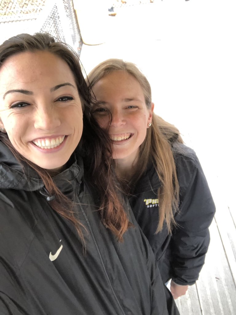 Hey phins, look whose back for the weekend!! Tune in to our Alumni takeover for live tweets of today’s games against Pace!
#softballsaturday 🐬