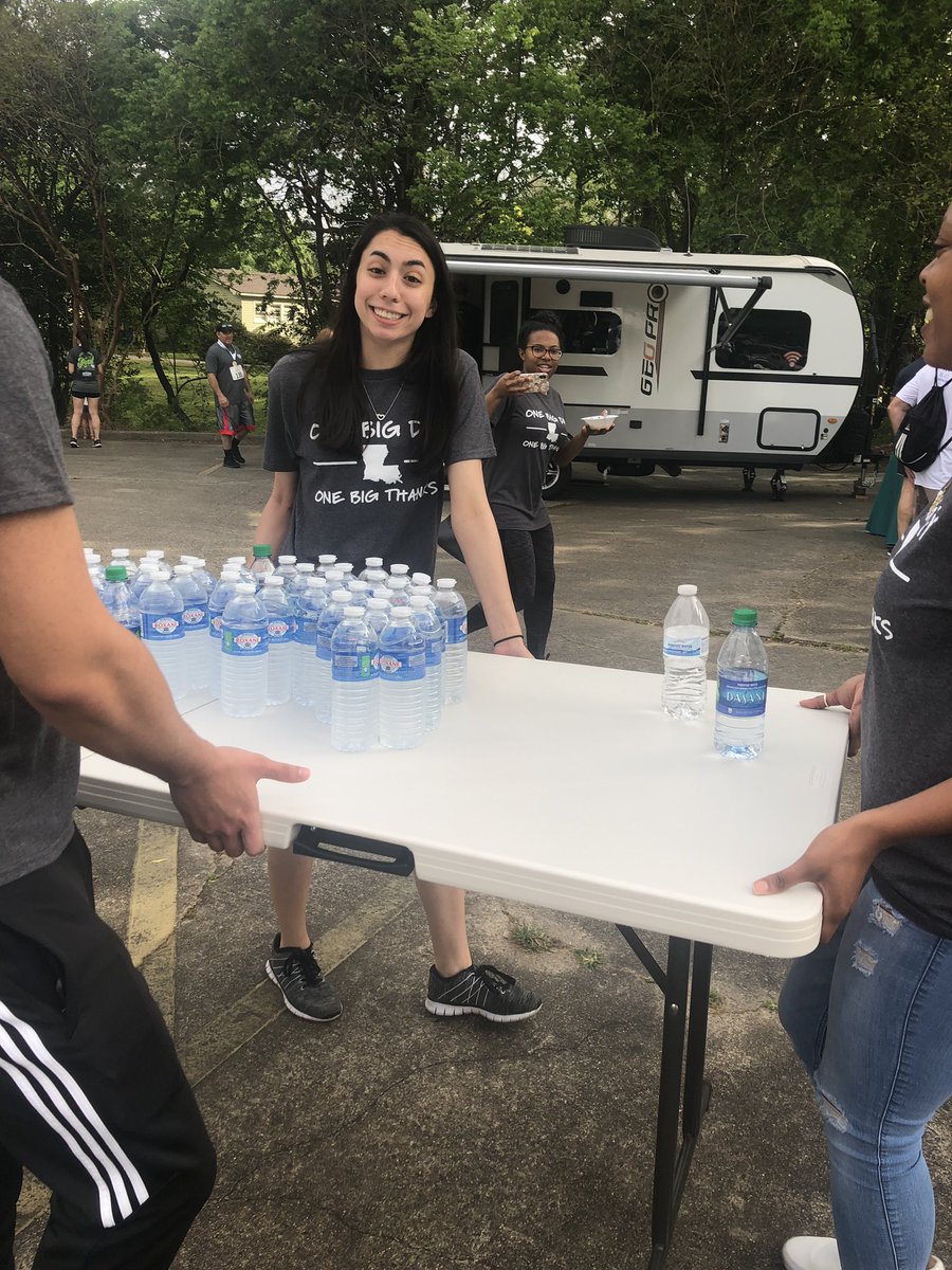 UPCatUL's tweet image. We’d like to say THANK YOU to all of you who came out today and volunteered with us for The Big Event!! We love giving back and we love doing it with our team! #geauxcajuns #thebigevent2019 #ulgetinvolved #hospiceofacadiana