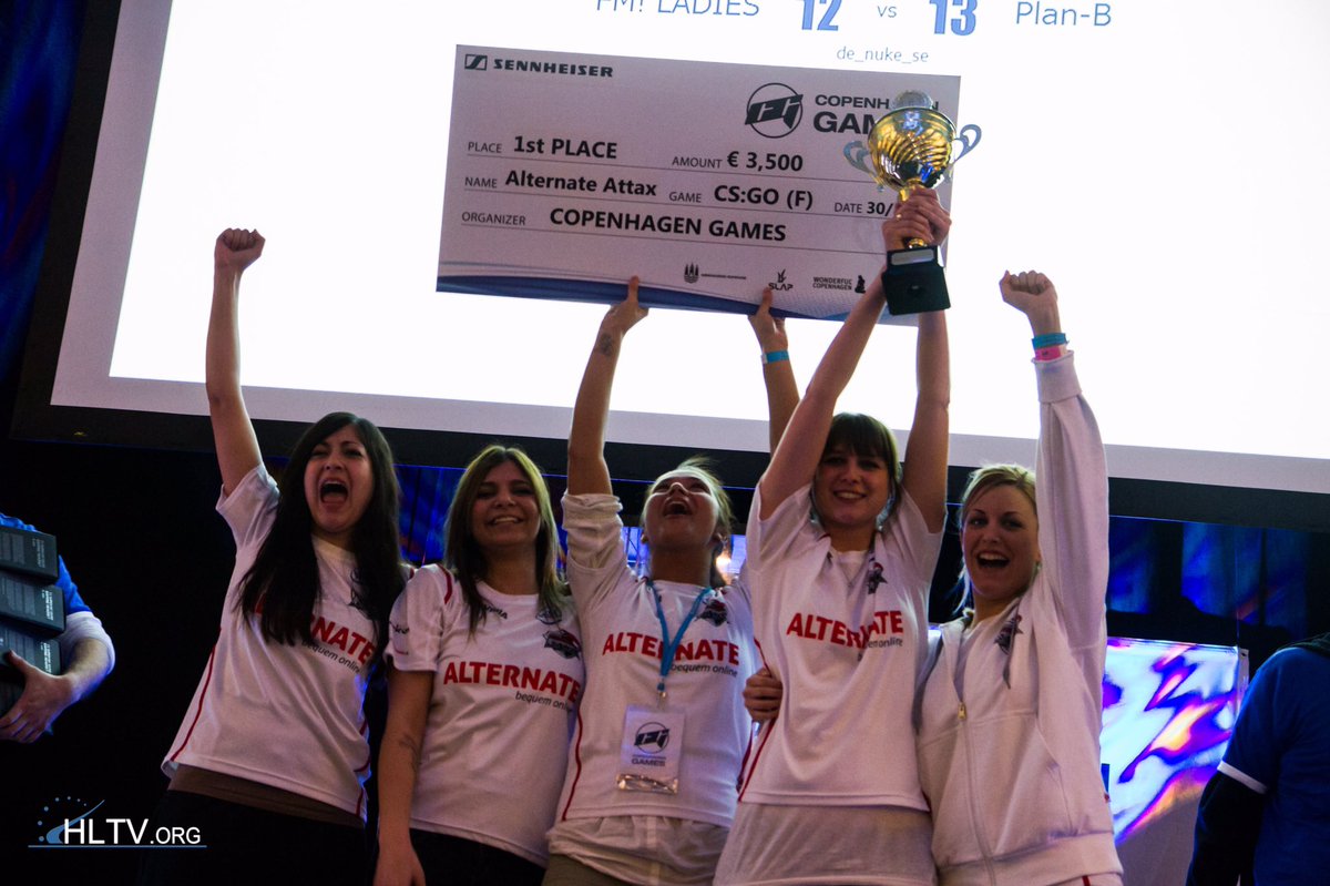[CS:GO FEM] VOCÊS LEMBRAM? 💭

No dia 30 de março de 2013, o <a href="/ATNattax/">ALTERNATE aTTaX</a> Fem conquistou o título da Copenhagen Games. 

O torneio foi o segundo major da história da divisão feminina. 

O time era composto por: <a href="/iReneCSGO/">Irene SSA</a>; @shushucsgo; <a href="/csgokathi/">kathi</a>; #beyoNd e o destaque @zAAzCSGO.