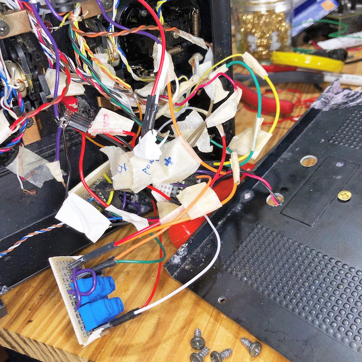 kachidehi's tweet photo. ...now in progress...... #ataripunkconsole #mademyown #diysynth #synthpunk #synthdiy #noisemusic #circuitbent #circuitbending #makenoise #makenoisemusic #matrixmixer https://t.co/pLUwsO1iAY