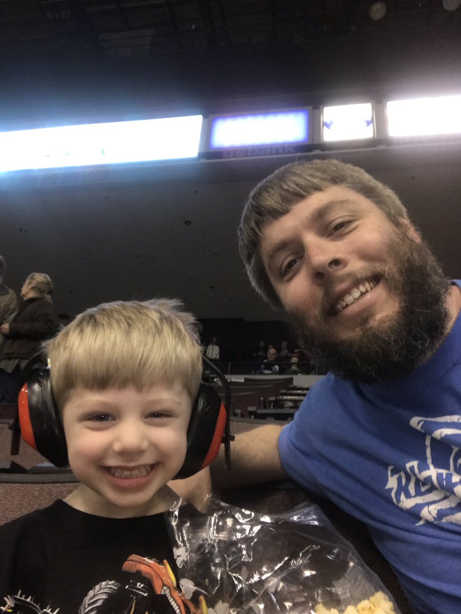 derrick_haley's tweet photo. Almost show time! #MonsterJam https://t.co/ydZv1P3bSx