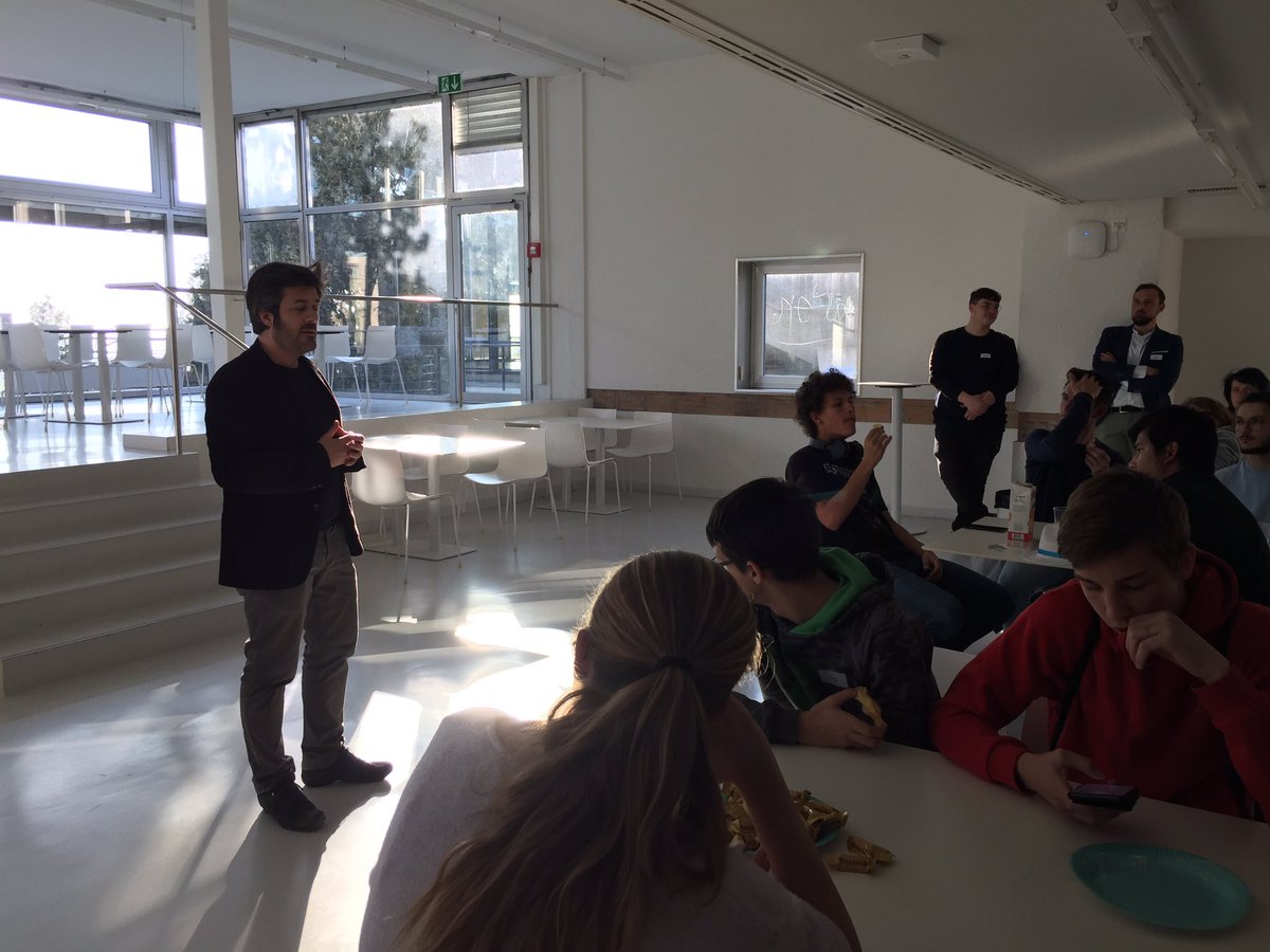 CdJ_Vaud's tweet photo. Conclusion de la première journée de la #SessionVD19 ! Petite impro théâtrale :) https://t.co/izkbxF0mJV