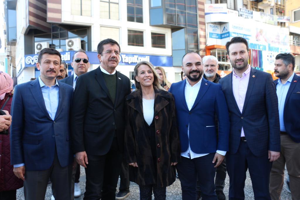 MacAyda's tweet photo. Genel Başkan Yardımcımız ve İzmir Milletvekilimiz Sayın Hamza Dağ ve İzmir Büyükşehir Belediye Başkan Adayımız Sayın Nihat Zeybekci ile birlikte Karşıyaka Çarşımızdaydık. Karşıyakalı hemşehrilerimizin yoğun ilgisi ve sevgisiyle yarınki seçimlere hazırız. İnanıyoruz, başaracağız! https://t.co/ZAkdGMWU4r